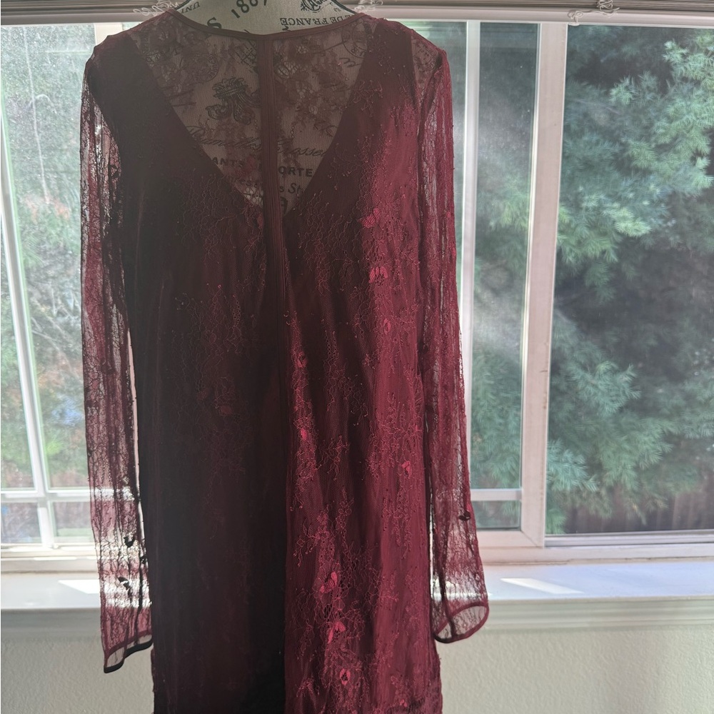 Guess Elegant Burgundy Lace Mini Dress – Size Medium